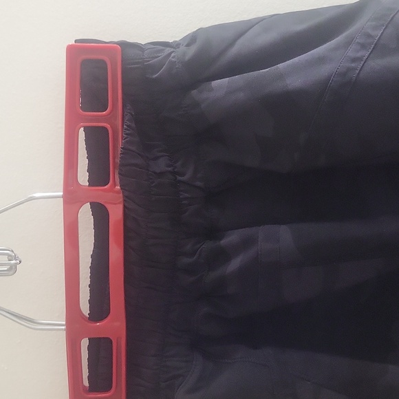 Great condition lululemon running shorts - Picture 3 of 4